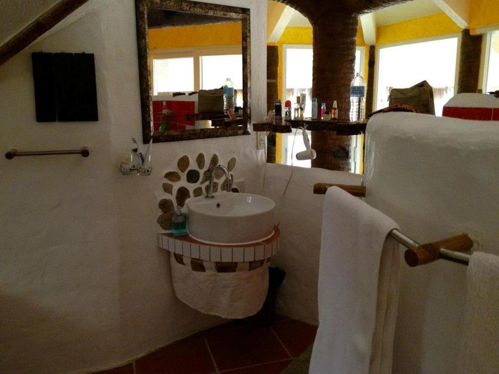 Kokays Maldito Dive Resort Logon Room photo